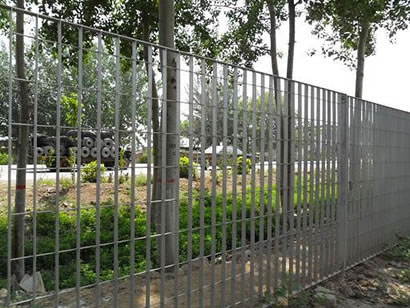<a href='http://www.francaisme.com/index.php?show--cid-15-id-14.html'target='_blank'><a href='http://www.francaisme.com/index.php?show--cid-15-id-14.html'target='_blank'>滄洲鋼格板護(hù)欄</a></a>